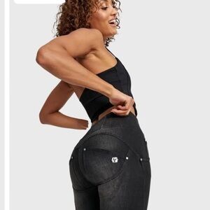 NWOT Freddy WRUP Booty lifting jeans. Off black distressed. Skinny jeans.